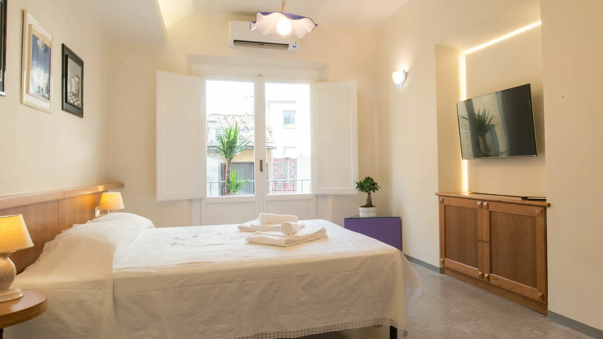 Paravia Suite Floransa 3*,